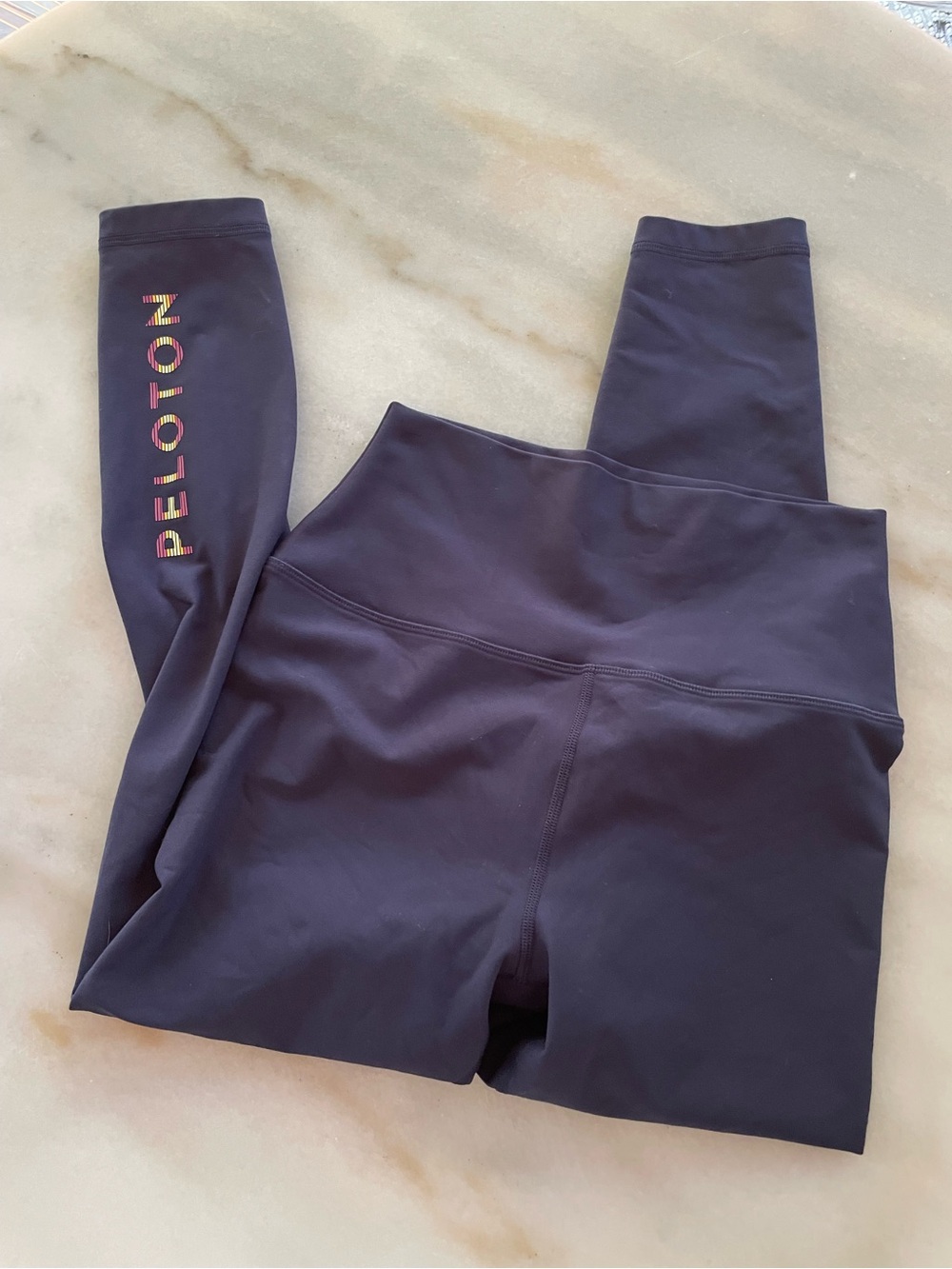 Peloton Navy High-Rise Performance Leggings with Multicolor Logo size M - Picture 2 of 4